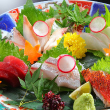 Assorted sashimi