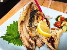 Salted and grilled fish head