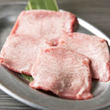 Beef tongue seasoned with salt