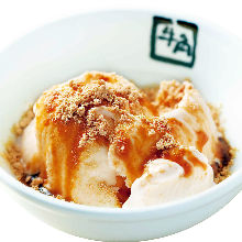 Vanilla ice cream with soybean flour and brown sugar syrup