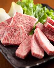 Assorted thick cuts of yakiniku meat, 2 kinds