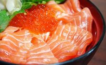 Fatty salmon and salmon roe rice bowl