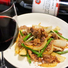 Stir-fried beef and garlic scapes