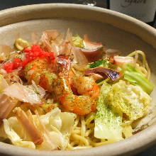 Yakisoba noodles with seafood