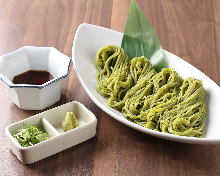 Tea-flavored buckwheat noodles