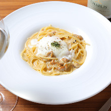 Pasta with cream of sea urchin