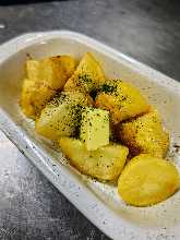 Steamed potatoes with butter