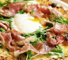 Raw ham pizza