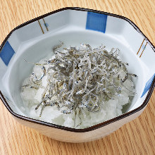 Dried baby sardines with grated daikon