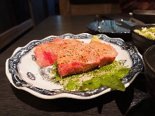 Thickly sliced premium beef tongue Thickly sliced premium beef tongue