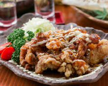 Fried chicken with vinegar and tartar sauce