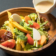 Seasonal vegetable salad