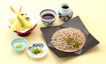 Buckwheat noodles served on a bamboo strainer with shrimp tempura