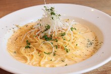 Pasta with cream of sea urchin