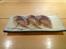 Salted mackerel sushi