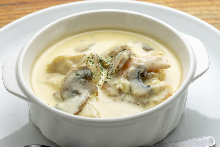 Cream stew with shrimp and scallops