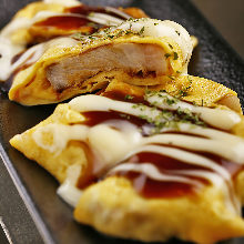 Tonpei-yaki (stir-fried cabbage and meat topped with egg)