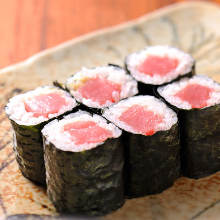 Tuna sushi rolls