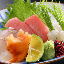 Assorted sashimi