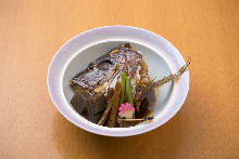 Kabutoni (simmered fish head)