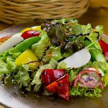 Fresh vegetable salad