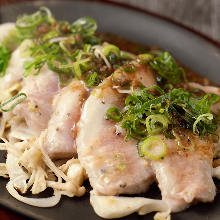 Tontoro (pork neck) seasoned with salt