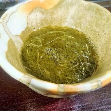 Mozuku seaweed dressed with vinegar