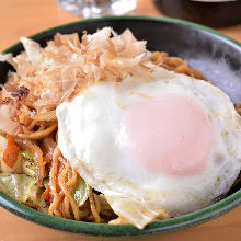 Yakisoba noodles with sauce