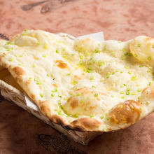 Garlic naan