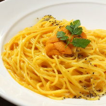 Pasta with cream of sea urchin