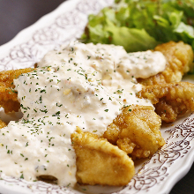 Fried chicken with vinegar and tartar sauce