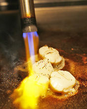 Grilled scallop with butter