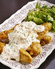 Fried chicken with vinegar and tartar sauce