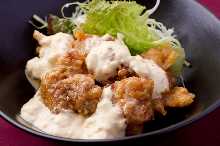 Fried chicken with vinegar and tartar sauce