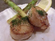 Grilled scallop with butter