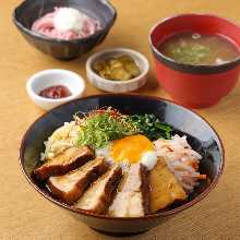 Simmered cubed meat rice bowl