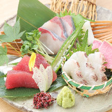 Assorted sashimi