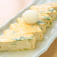 Japanese-style rolled omelet with sea lettuce