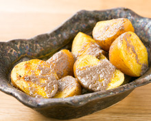 Steamed potatoes with butter