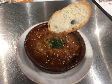 Beef tendon stewed in red wine