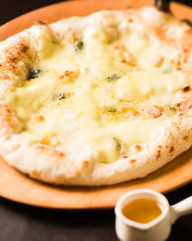 Mozzarella cheese pizza