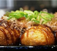 Takoyaki (octopus balls)