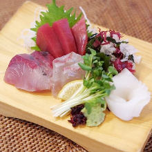 Assorted sashimi