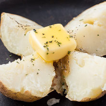 Steamed potatoes with butter