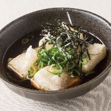 Deep-fried rice cake in broth