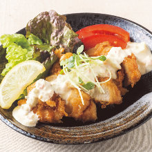 Fried chicken with vinegar and tartar sauce