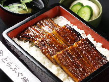 Eel served over rice in a lacquered box