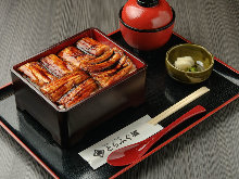 Premium eel served over rice in a lacquered box