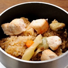 Chicken kamameshi (pot rice)