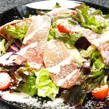 Caesar salad with prosciutto